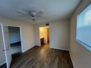 2431 NW 56th Ave, Unit 201 in Lauderhill, FL - Building Photo - Building Photo