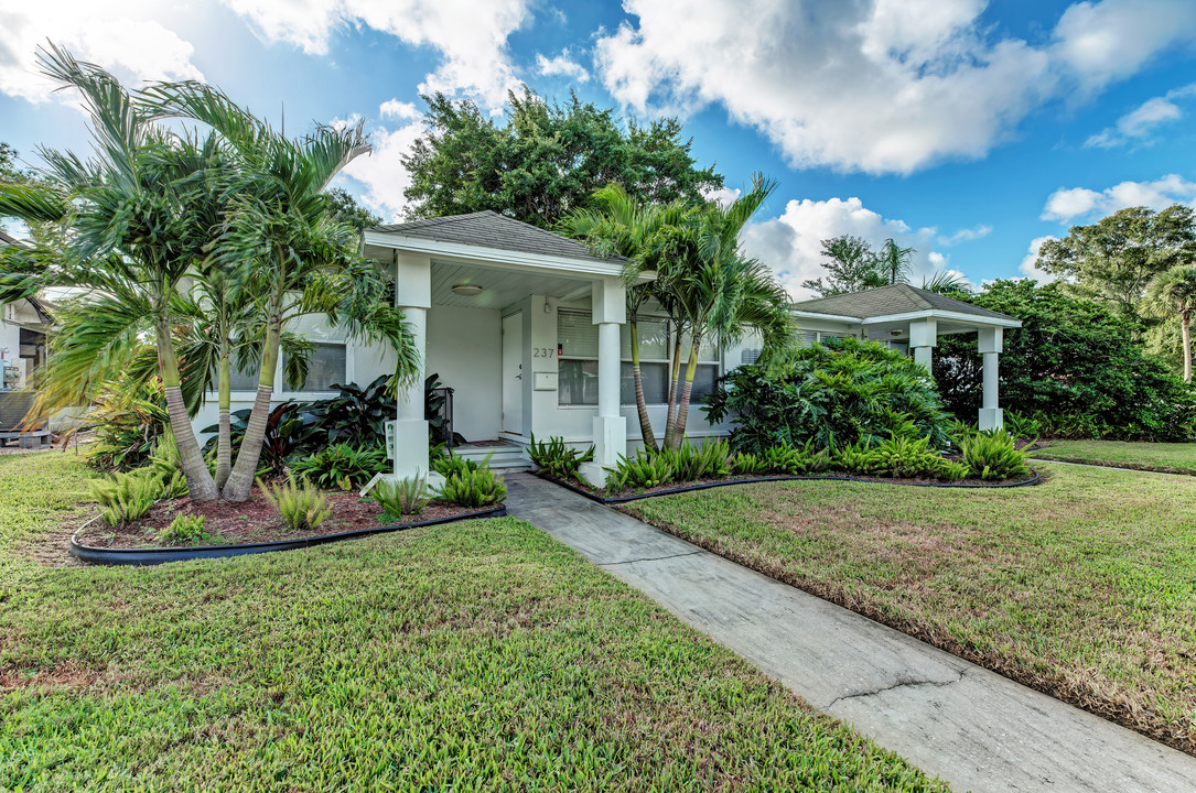 237 Mateo Way NE in St. Petersburg, FL - Building Photo