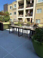 2978 Ripple Pl, Unit 105 in Los Angeles, CA - Foto de edificio - Building Photo
