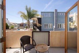 200 Pacific Ave in Venice, CA - Building Photo - Building Photo