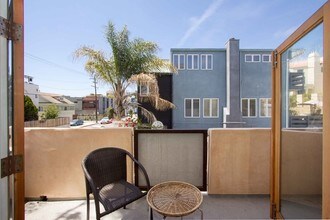 200 Pacific Ave in Venice, CA - Foto de edificio - Building Photo