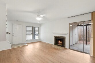 4930 Windward Passage in Garland, TX - Foto de edificio - Building Photo