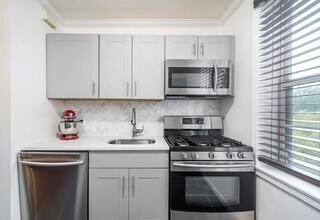 8400 JFK Blvd E in North Bergen, NJ - Building Photo - Building Photo