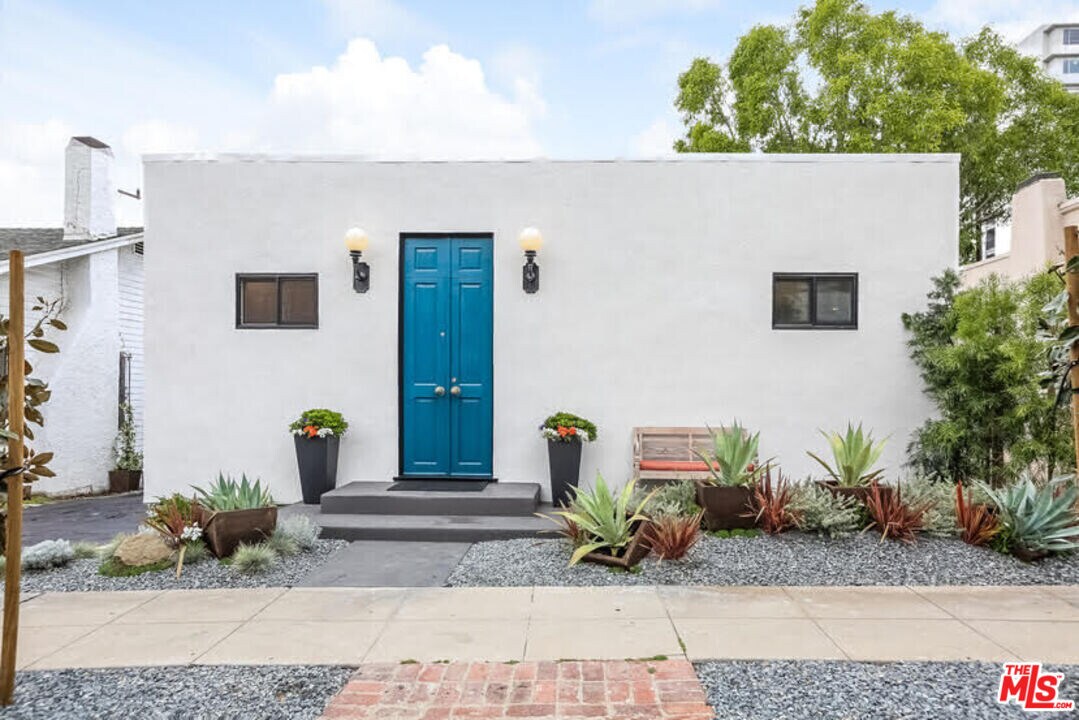 9016 Dicks St in West Hollywood, CA - Building Photo