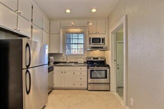 624 E 53rd St in Savannah, GA - Building Photo - Building Photo