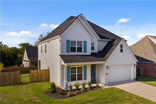 3438 Galaxy Cir in Fayetteville, AR - Building Photo