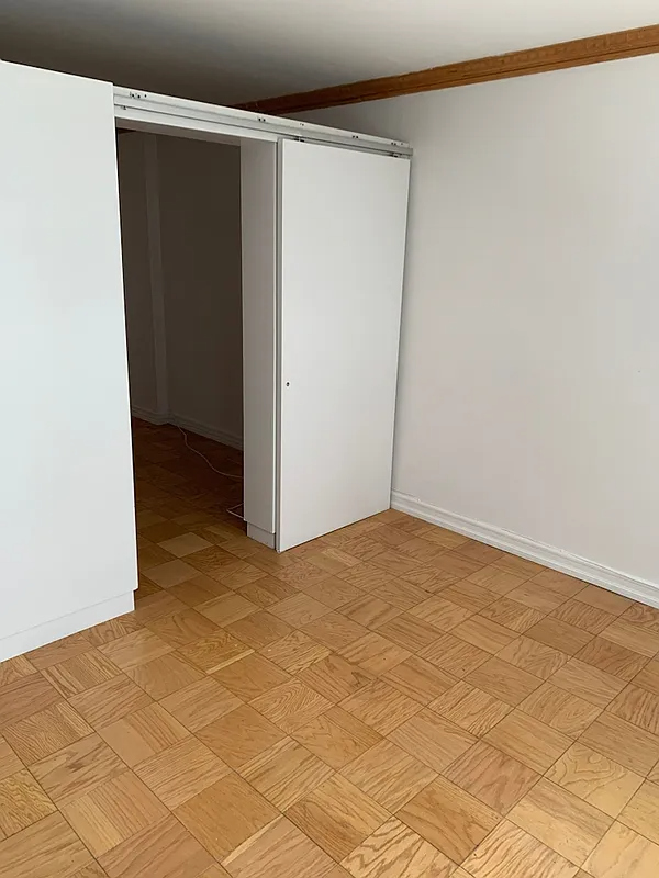 330e E 46th St in New York, NY - Building Photo - Building Photo
