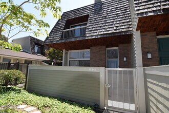 13340 Maxella Ave in Marina Del Rey, CA - Foto de edificio - Building Photo