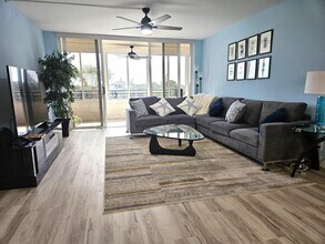 1357 NE Ocean Blvd in Stuart, FL - Foto de edificio - Building Photo