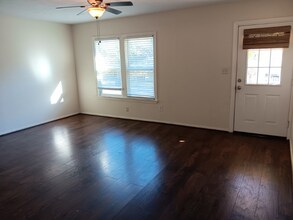 1202 Marie St in Brenham, TX - Building Photo - Building Photo