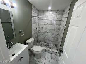 1706 Lake Ave in Panama City, FL - Foto de edificio - Building Photo