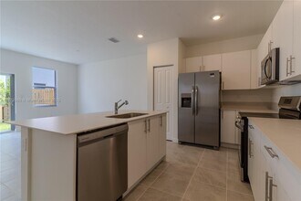 1075 SE 2nd St in Florida City, FL - Building Photo - Building Photo