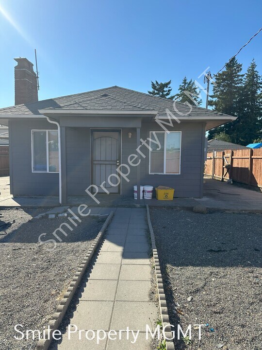2835 SE 122nd Ave in Portland, OR - Building Photo