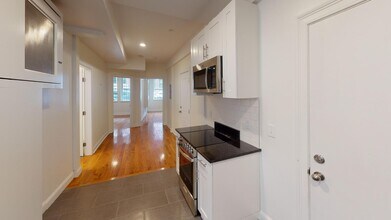 130 Sutherland Rd, Unit A in Boston, MA - Building Photo - Building Photo