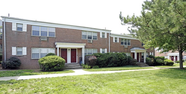 Summit Manor in Hackensack, NJ - Building Photo - Building Photo