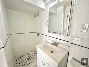 WEST BROADWAY in New York, NY - Foto de edificio - Building Photo