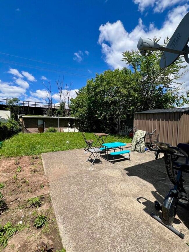 5 Chopin Ct in Jersey City, NJ - Building Photo - Building Photo