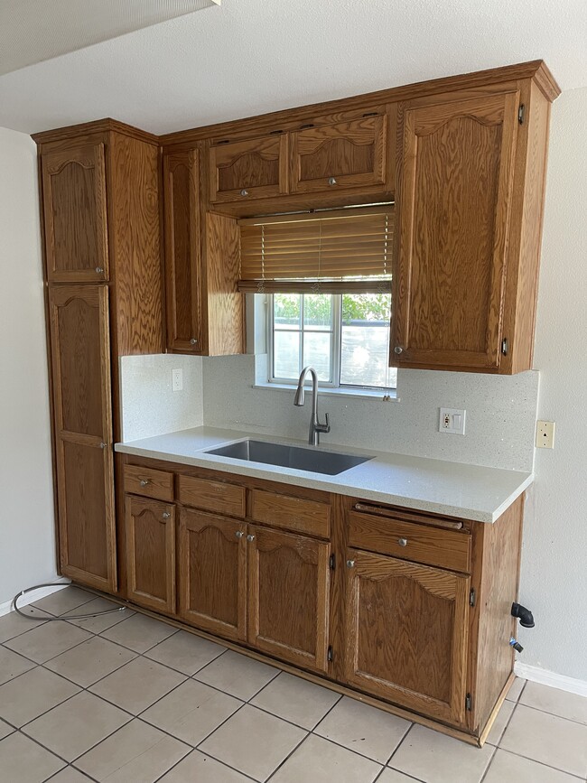 property at 1785 N Oxford Ave