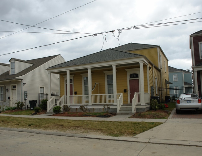 843 Josephine Dr in New Orleans, LA - Building Photo - Building Photo