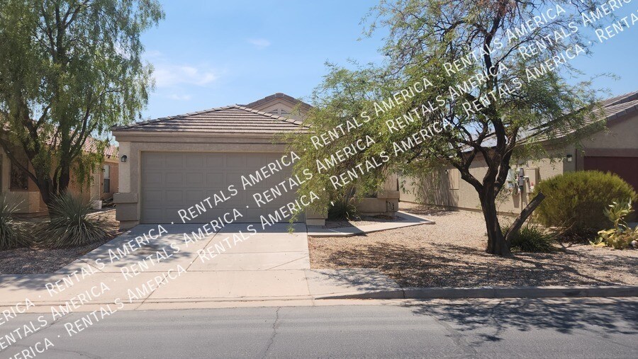 23804 N High Dunes Dr in Florence, AZ - Foto de edificio