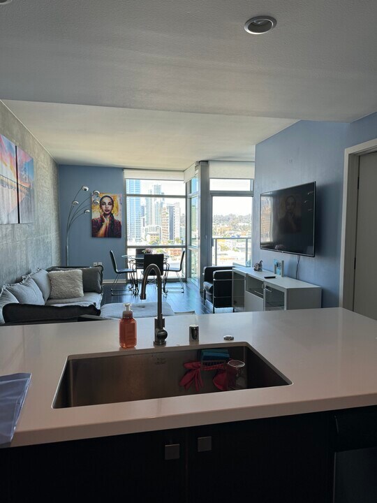 800 The Mark Ln, Unit 1802 in San Diego, CA - Building Photo