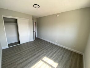 1226 W 98th St in Los Angeles, CA - Building Photo - Building Photo