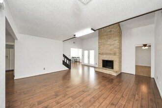 6230 Grandvale Dr in Houston, TX - Building Photo - Building Photo