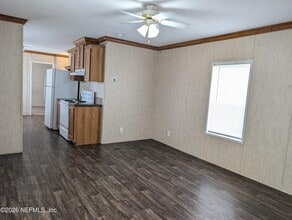 125 Hayman Dr in Interlachen, FL - Building Photo - Building Photo