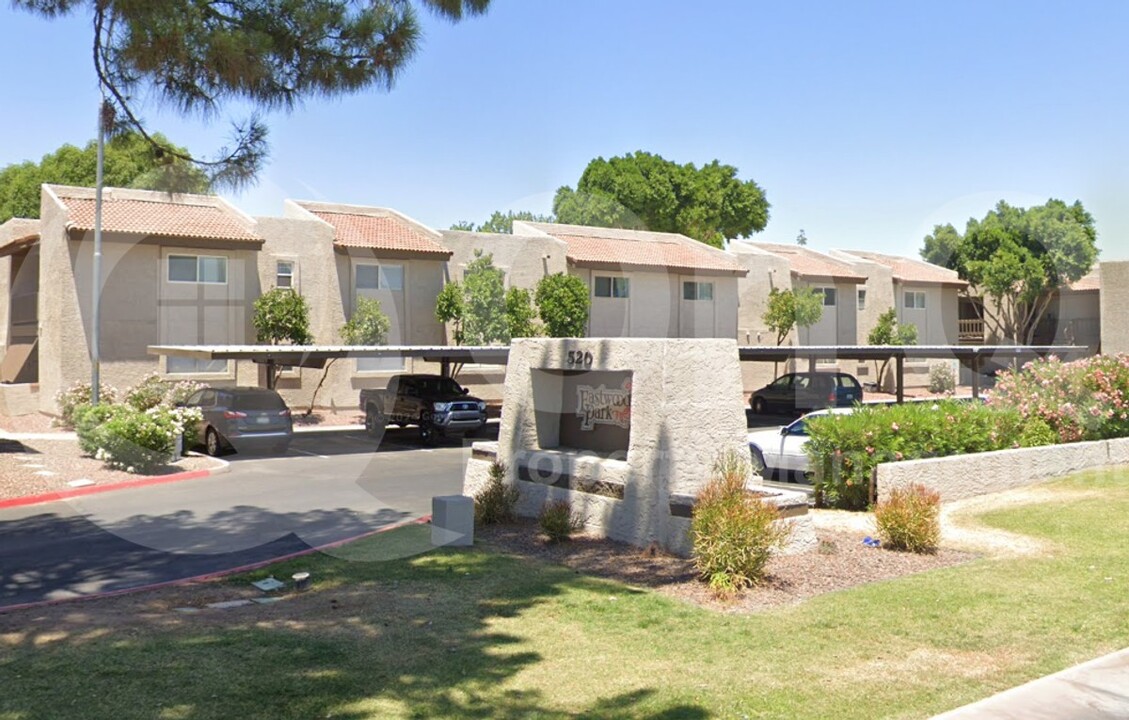 520 N Stapley Dr in Mesa, AZ - Building Photo
