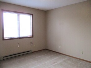 2825 56th St NW, Unit B in Rochester, MN - Building Photo - Building Photo