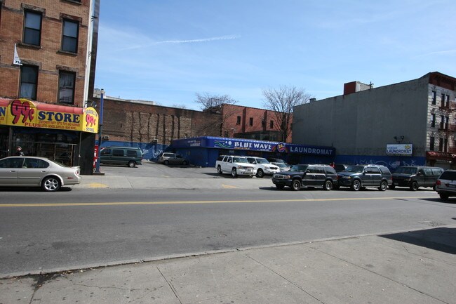 85 Ralph Ave in Brooklyn, NY - Foto de edificio - Building Photo