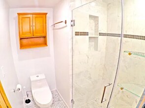 182 Babcock St, Unit 1R in Brookline, MA - Foto de edificio - Building Photo