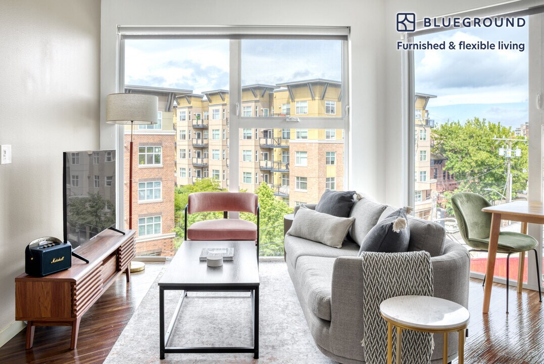 5398 Russell Ave NW in Seattle, WA - Building Photo
