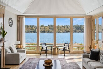 6408 E Mercer Way in Mercer Island, WA - Foto de edificio - Building Photo