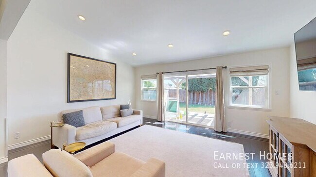 11928 Cohasset St in Los Angeles, CA - Building Photo - Building Photo