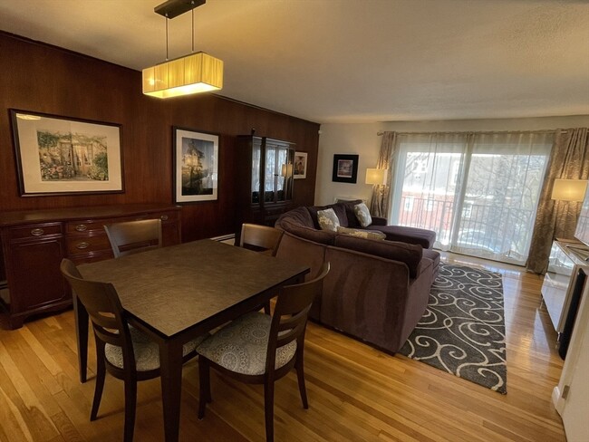 55 Saint Paul St, Unit 2 in Brookline, MA - Building Photo - Building Photo