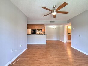 209 Lake Brook Cir in Brandon, FL - Building Photo - Building Photo