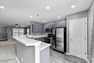 17562 Caldwell Track Dr in Cornelius, NC - Building Photo - Building Photo
