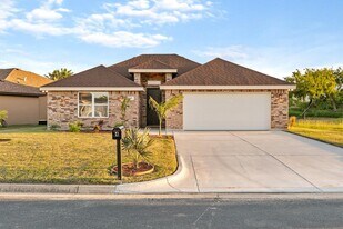 4 Augusta Dr in Port Isabel, TX - Building Photo