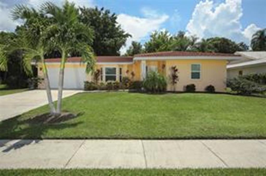 2943 Tuckerstown Dr in Sarasota, FL - Foto de edificio