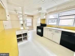 2406 Nottingham Way in Hamilton Township, NJ - Building Photo - Building Photo