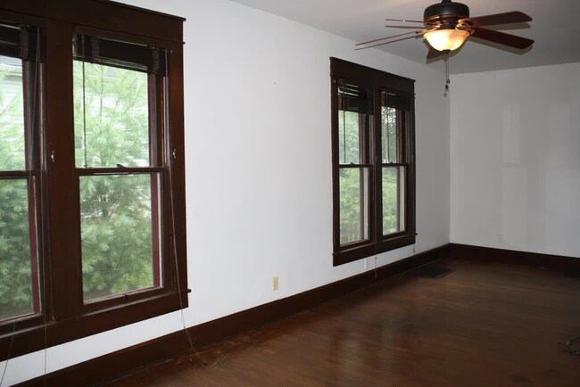 718 S Lincoln St in Bloomington, IN - Foto de edificio - Building Photo