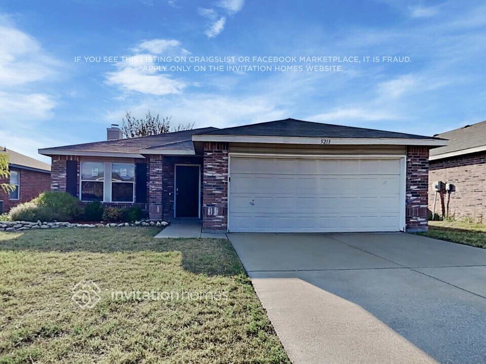 5213 Newcastle Ln in Fort Worth, TX - Foto de edificio
