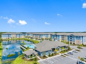 Dream Kissimmee in Kissimmee, FL - Foto de edificio - Building Photo