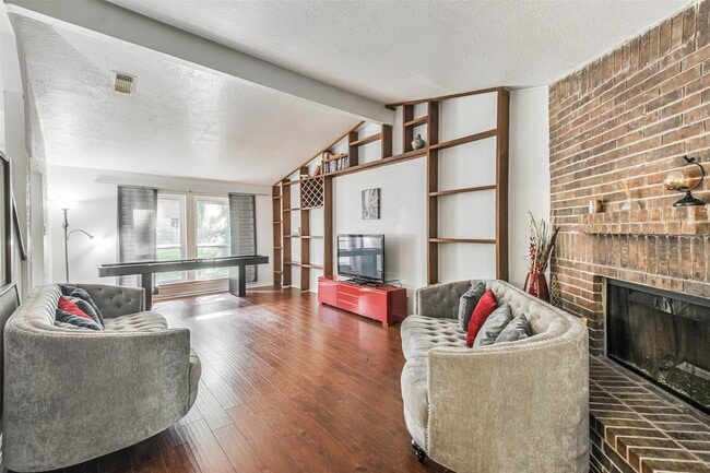 property at 12 Coralberry Rd