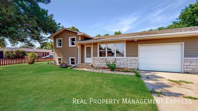 3 Bed 2 Bath Duplex w/ Attached Garage