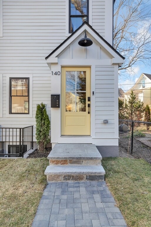 140 Rindge Ave, Unit 140 in Cambridge, MA - Building Photo - Building Photo