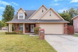 501 W Leland Ave in McKinney, TX - Building Photo