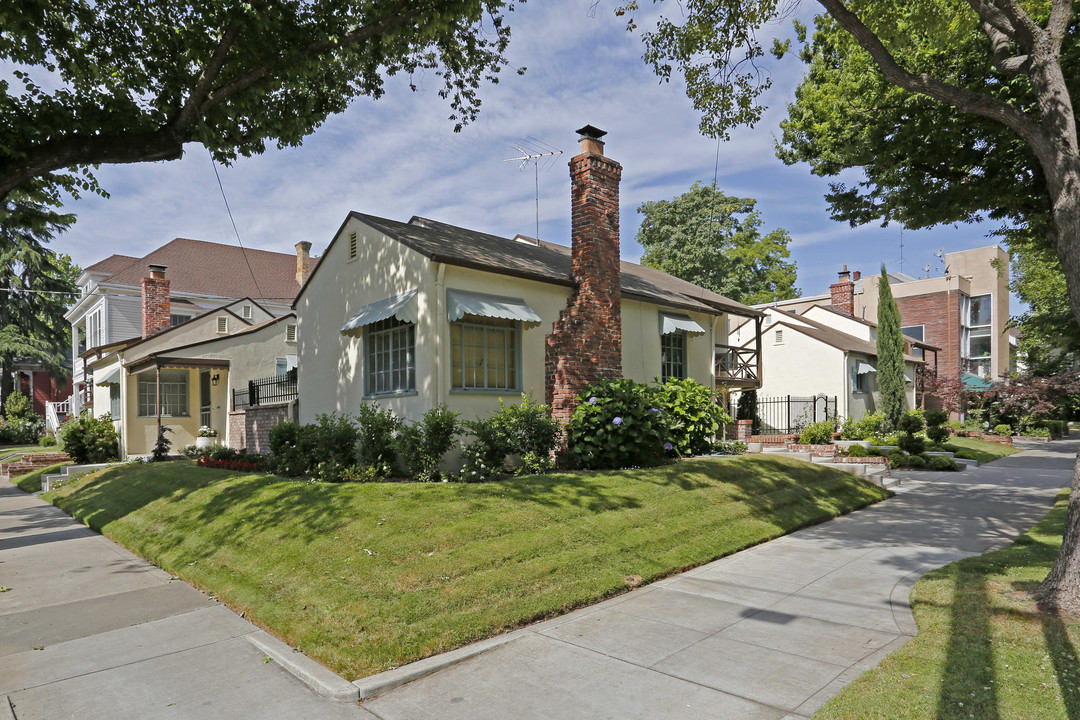 Capitol Cottages in Sacramento, CA - Foto de edificio