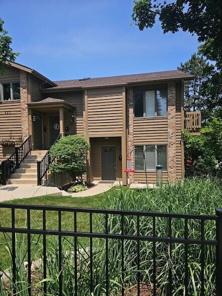 property at 427 S 3rd St